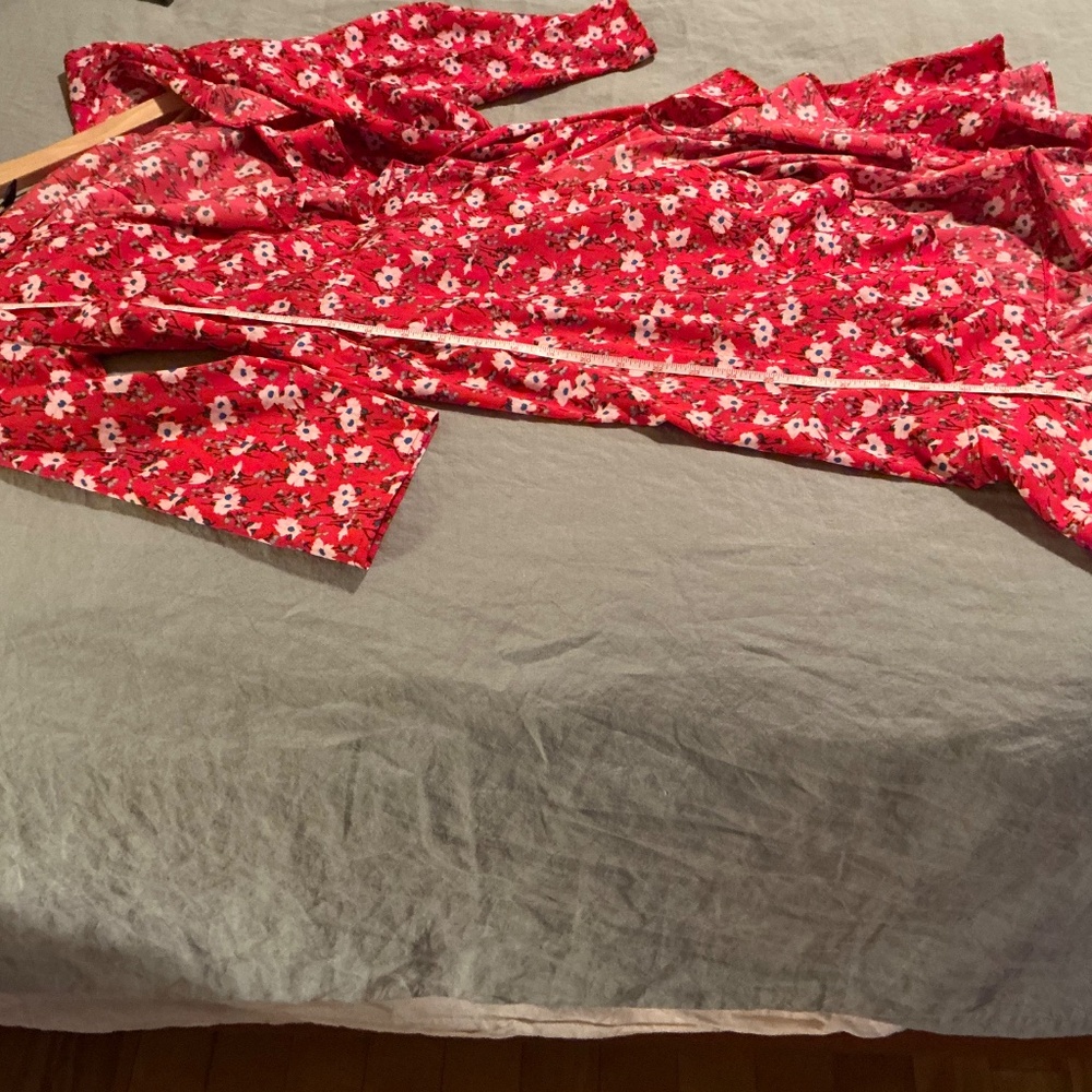 Veto Moda Molly 3/4 sleeve wrap dress in red with floral pattern - Picture 10 of 11